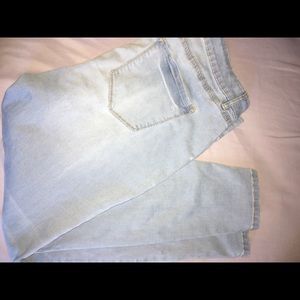 2/15 🍂 Refuge light wash jeans